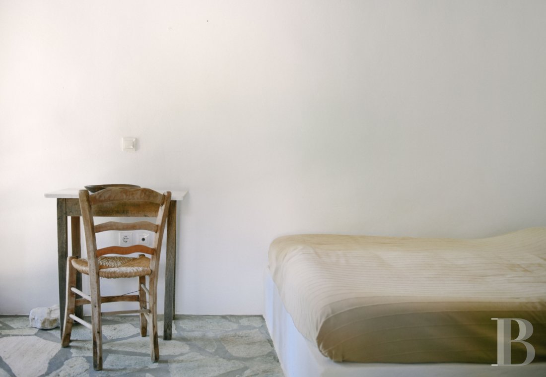 Three former sheepfolds united by a beautiful spirit by the sea in Tinos, the Cyclades - photo  n°19